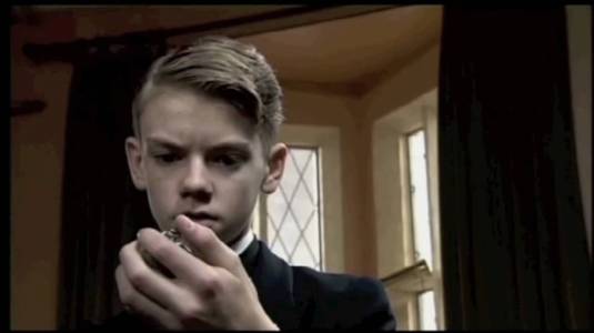 Thomas Brodie-Sangster Tim Latimer Then Doctor Who 16 Years Time Made Of Strawberries